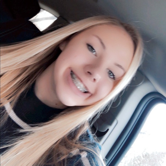 Meet your Posher, Megan - Picture 3 of 3